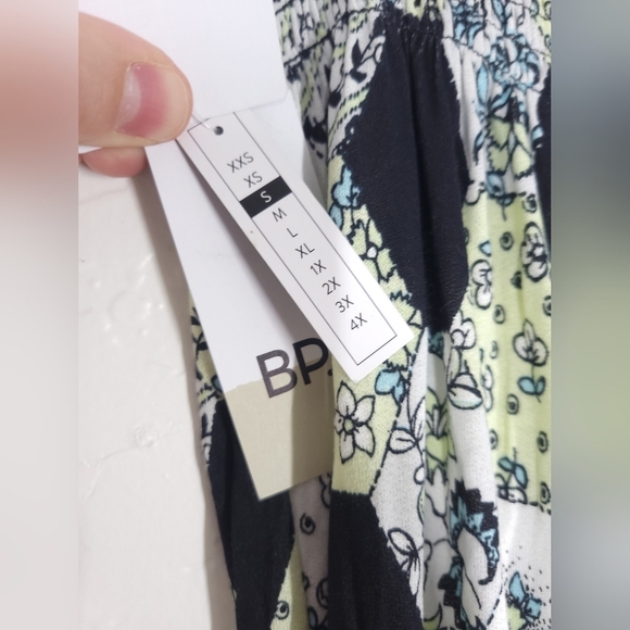 NWT BP Romper Floral Geometric Small - Picture 3 of 4